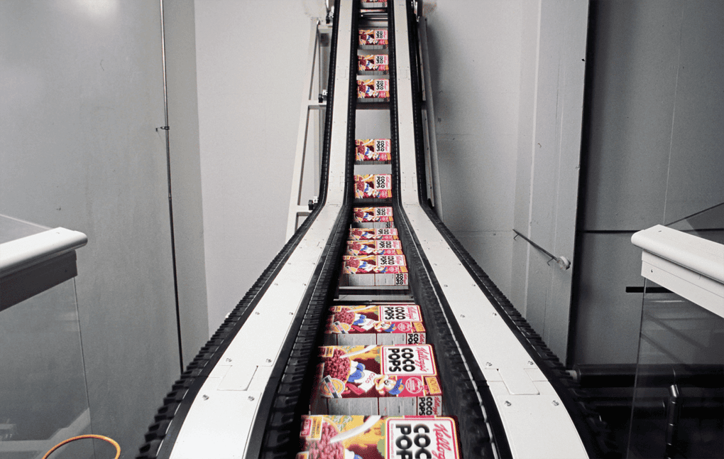 Cereal packaging on the conveyor belt at the old Kellogg’s factory in Bremen – industrial history of the John & Will hotel site