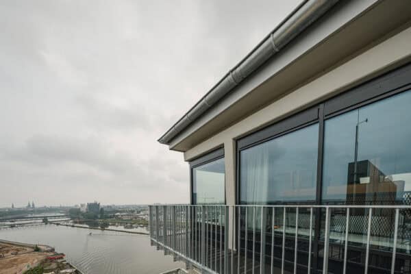 Toorn Stuuv suite with private Weser-facing balcony – 42 sqm of stylish living above the river at John & Will hotel Bremen