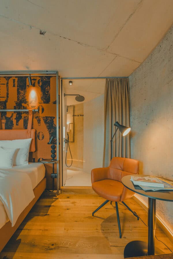 Grode Stuuv im John & Will Hotel Bremen mit Design-Einrichtung und gemütlicher Sitzecke